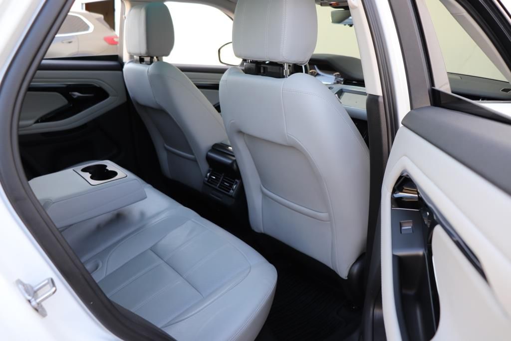 Photo 27 of this LAND ROVER RANGE ROVER EVO