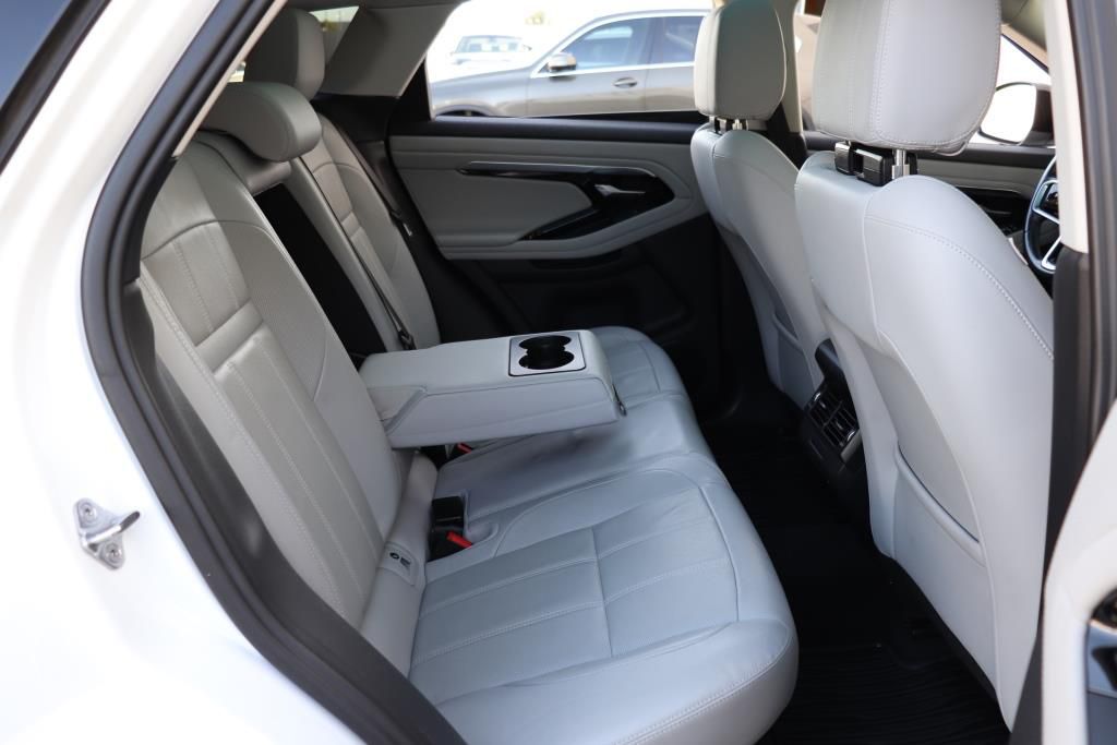 Photo 28 of this LAND ROVER RANGE ROVER EVO