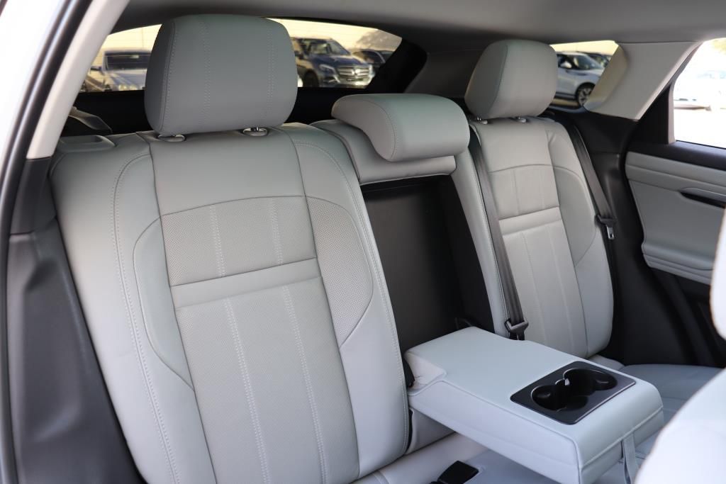 Photo 29 of this LAND ROVER RANGE ROVER EVO