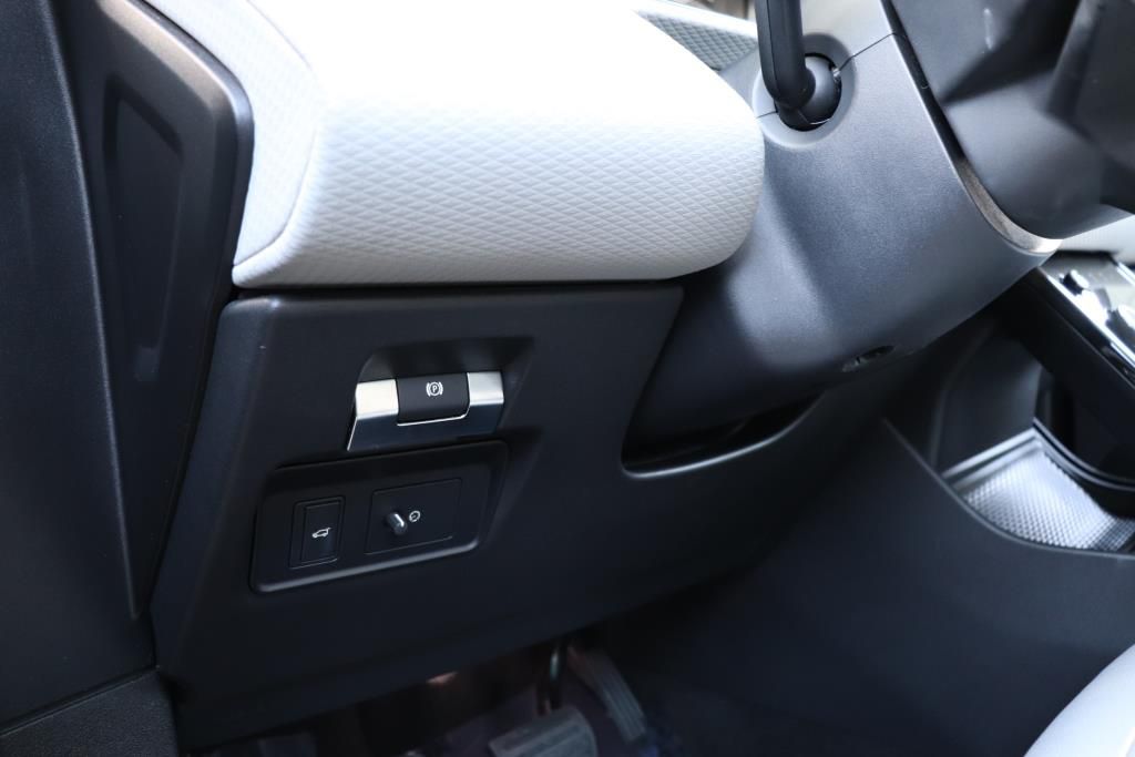 Photo 39 of this LAND ROVER RANGE ROVER EVO