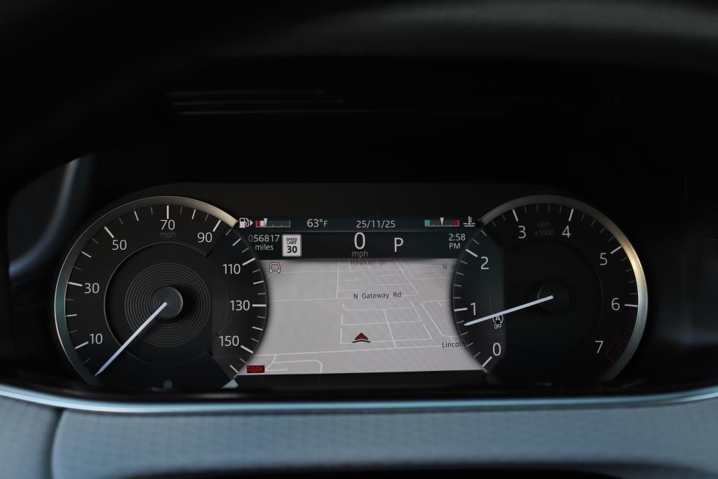 Photo 43 of this LAND ROVER RANGE ROVER EVO
