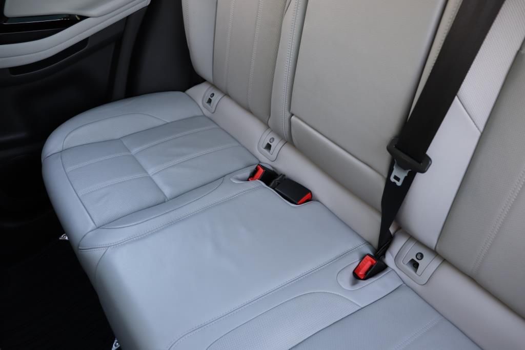 Photo 66 of this LAND ROVER RANGE ROVER EVO