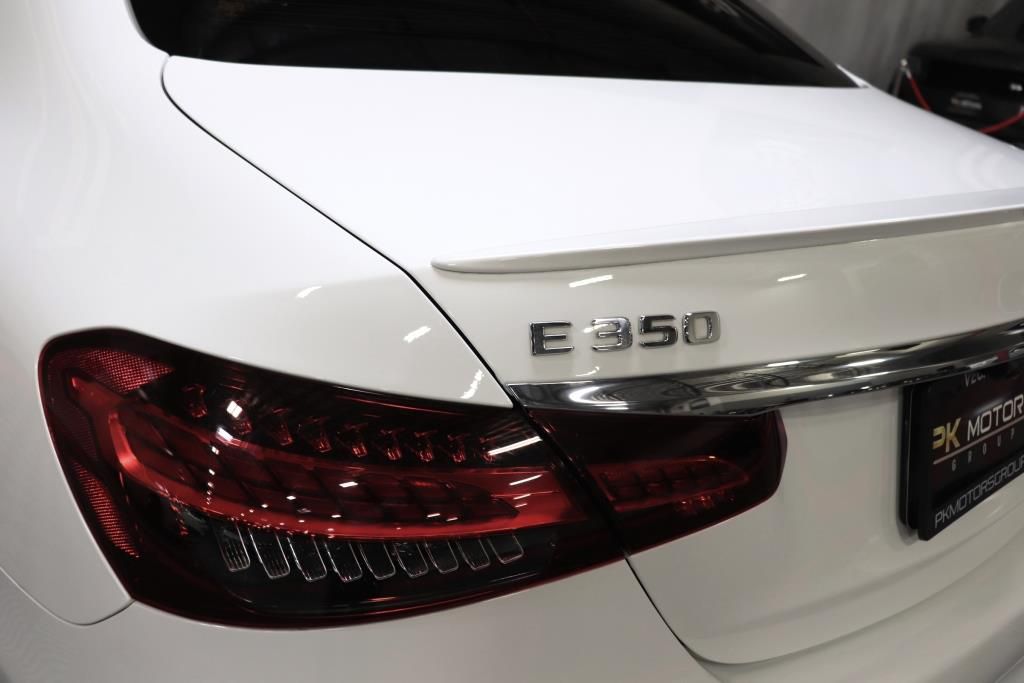 Photo 5 of this MERCEDES-BENZ E-CLASS E350 4M