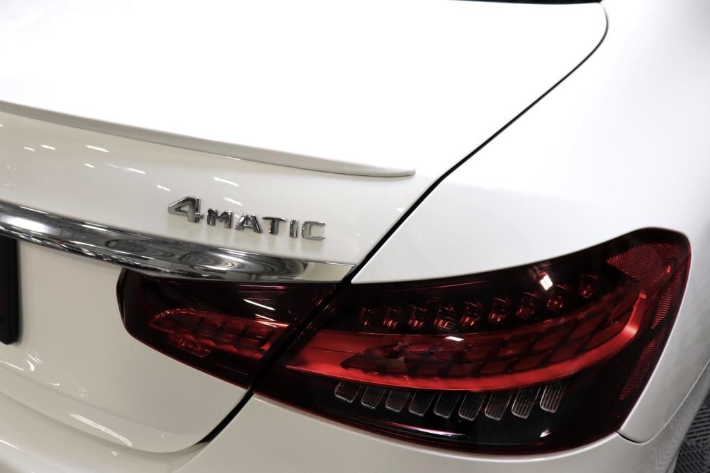 Photo 8 of this MERCEDES-BENZ E-CLASS E350 4M