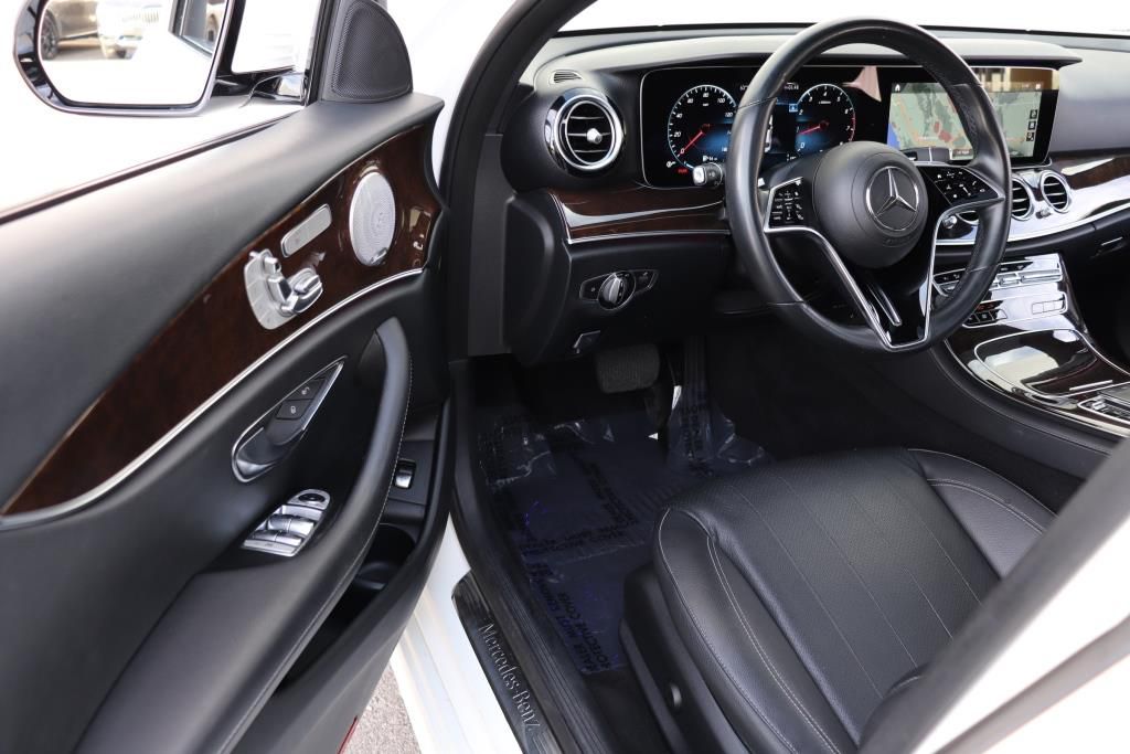 Photo 16 of this MERCEDES-BENZ E-CLASS E350 4M