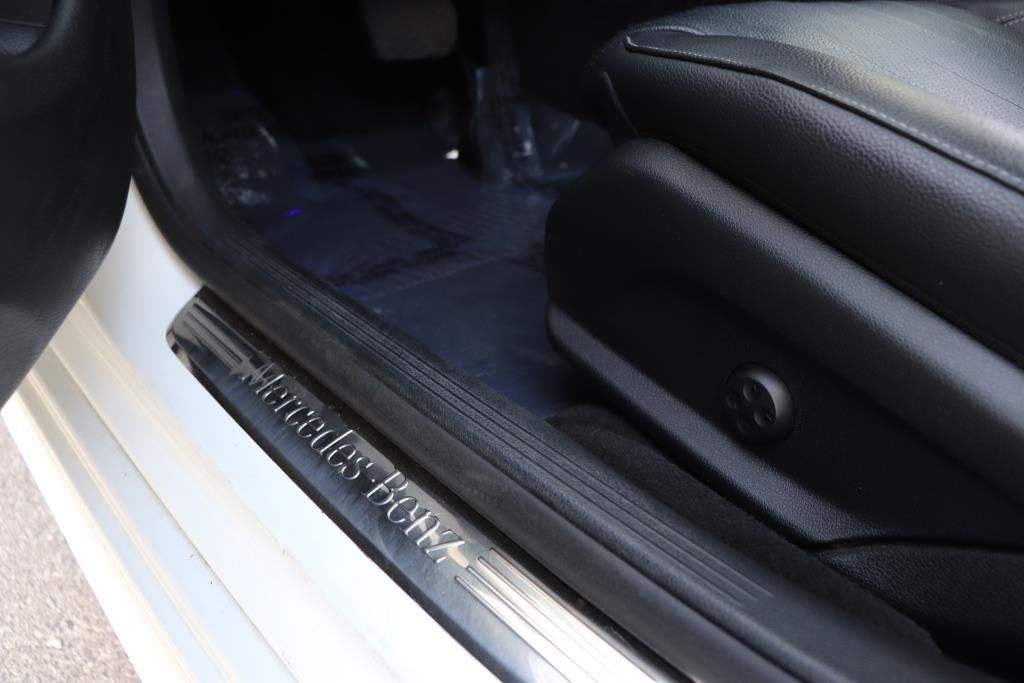 Photo 17 of this MERCEDES-BENZ E-CLASS E350 4M