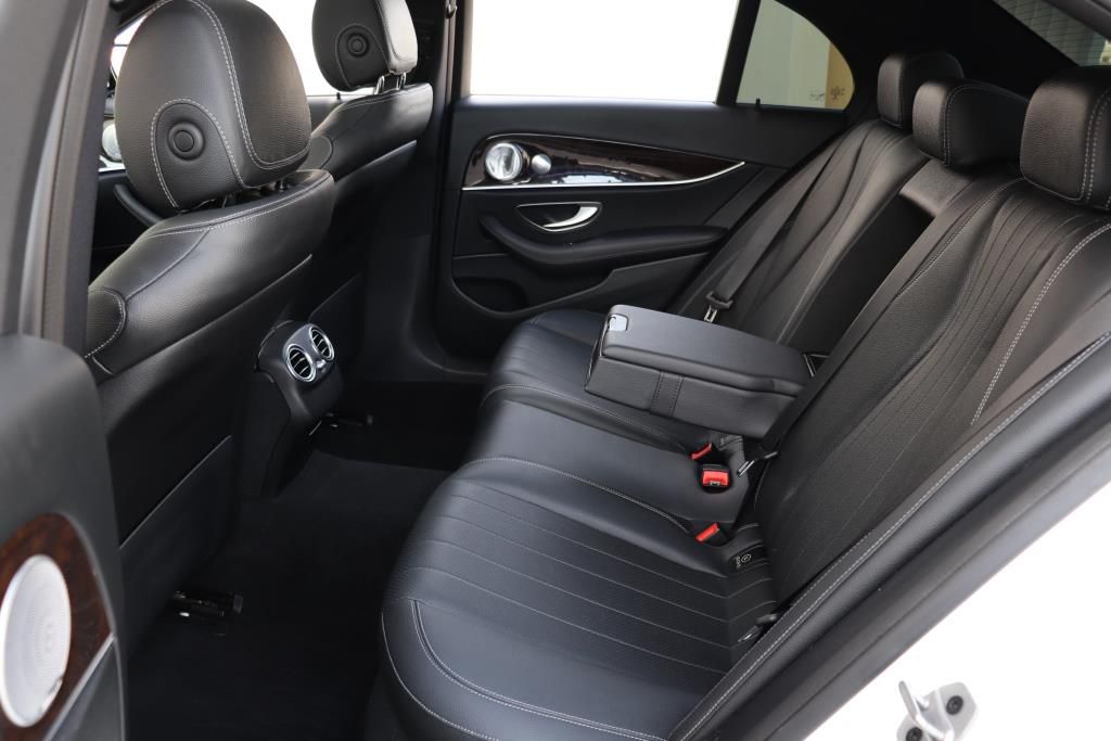 Photo 20 of this MERCEDES-BENZ E-CLASS E350 4M