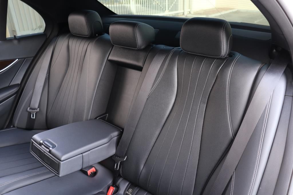Photo 21 of this MERCEDES-BENZ E-CLASS E350 4M