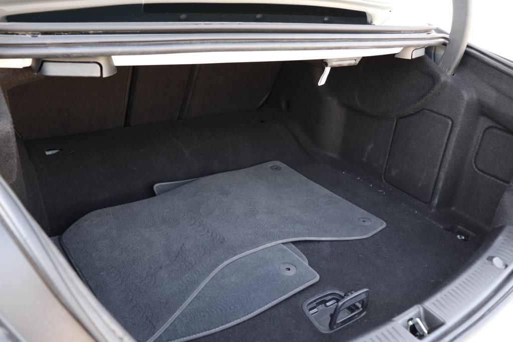 Photo 23 of this MERCEDES-BENZ E-CLASS E350 4M