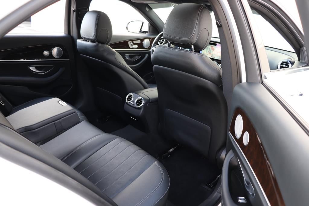 Photo 27 of this MERCEDES-BENZ E-CLASS E350 4M