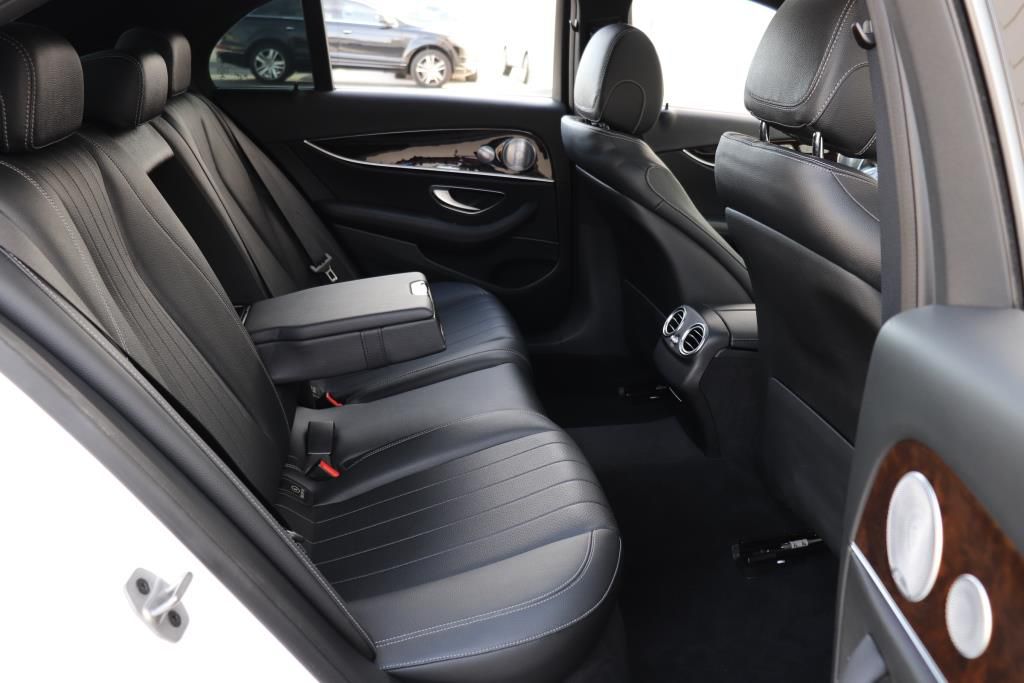 Photo 28 of this MERCEDES-BENZ E-CLASS E350 4M