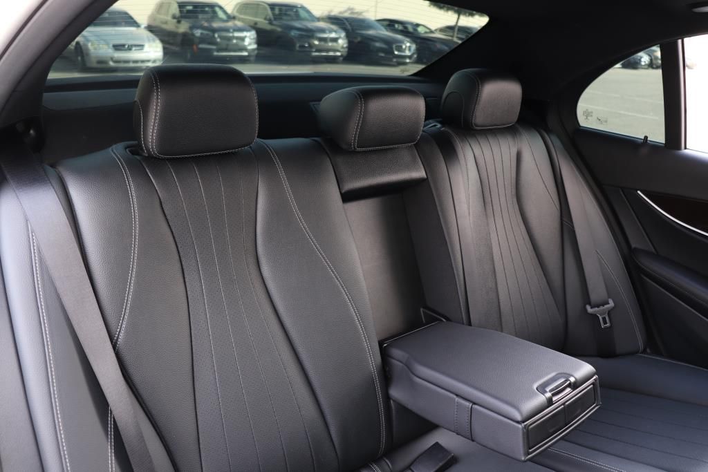Photo 29 of this MERCEDES-BENZ E-CLASS E350 4M