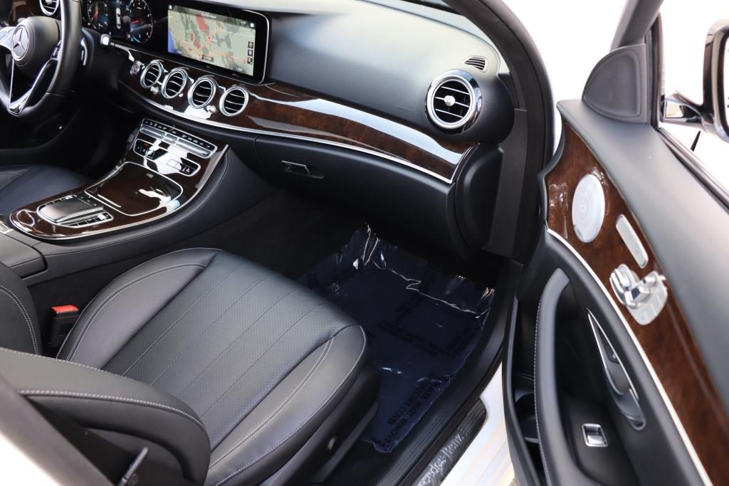 Photo 30 of this MERCEDES-BENZ E-CLASS E350 4M