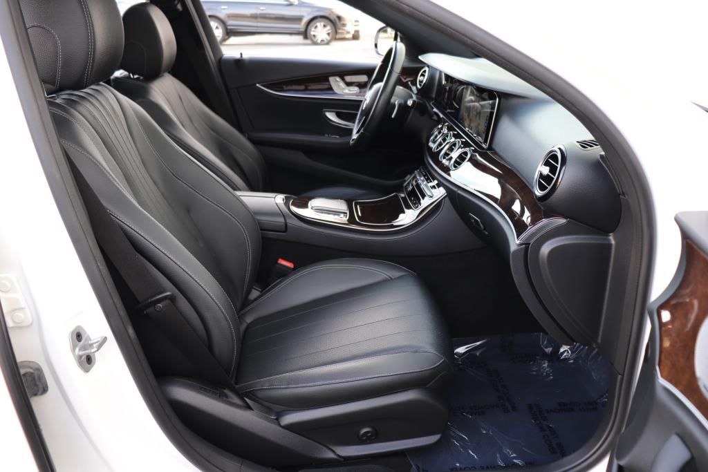 Photo 32 of this MERCEDES-BENZ E-CLASS E350 4M