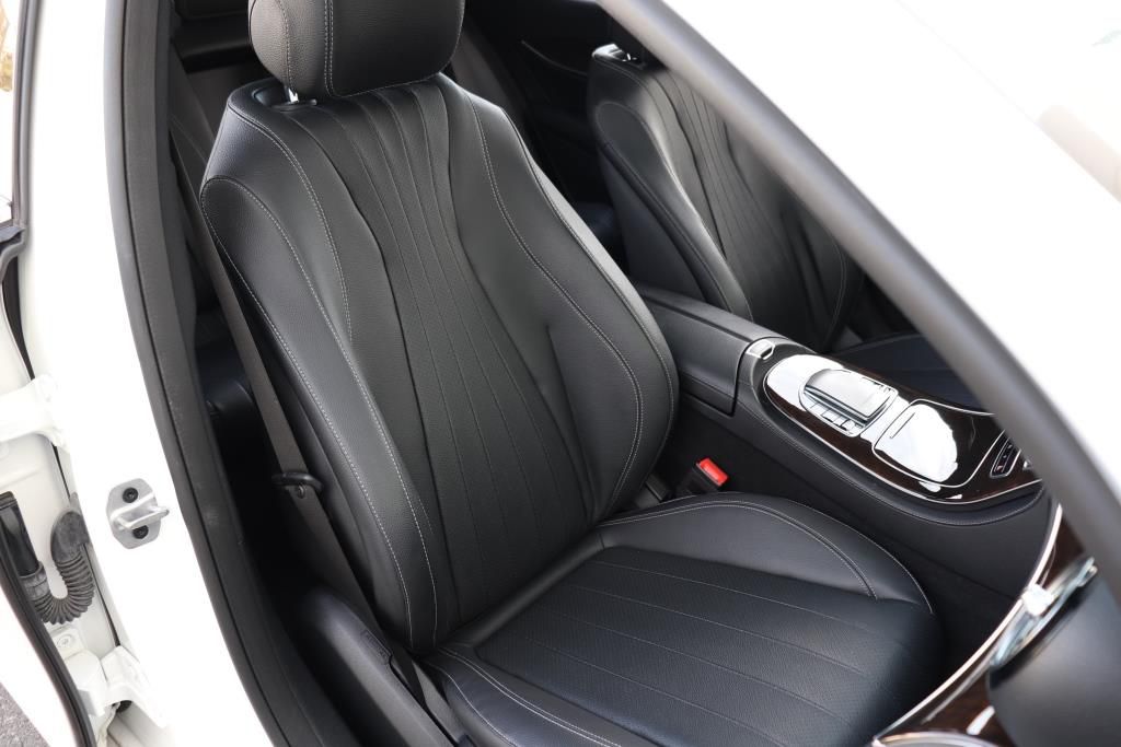 Photo 33 of this MERCEDES-BENZ E-CLASS E350 4M