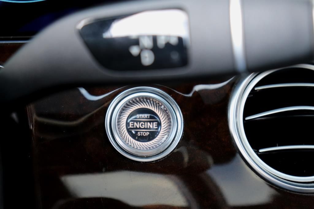 Photo 43 of this MERCEDES-BENZ E-CLASS E350 4M