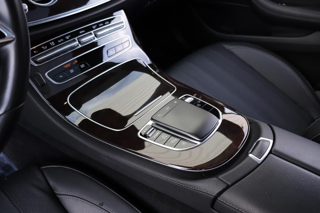 Photo 53 of this MERCEDES-BENZ E-CLASS E350 4M