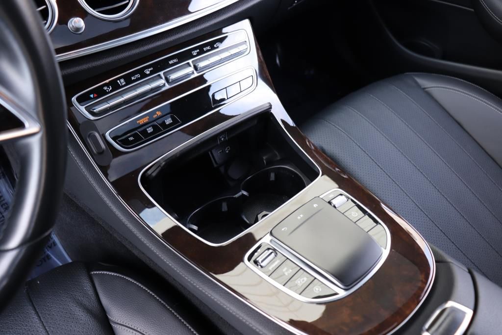 Photo 54 of this MERCEDES-BENZ E-CLASS E350 4M
