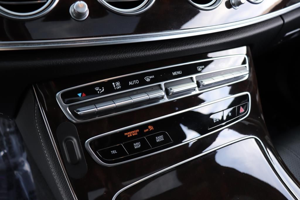 Photo 55 of this MERCEDES-BENZ E-CLASS E350 4M