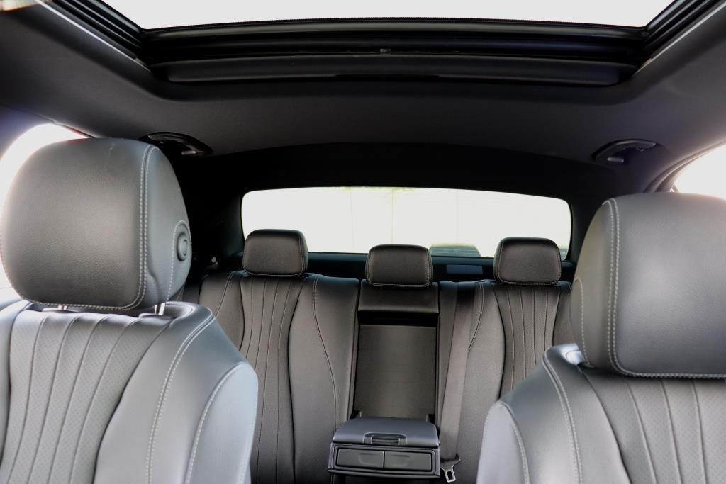 Photo 59 of this MERCEDES-BENZ E-CLASS E350 4M
