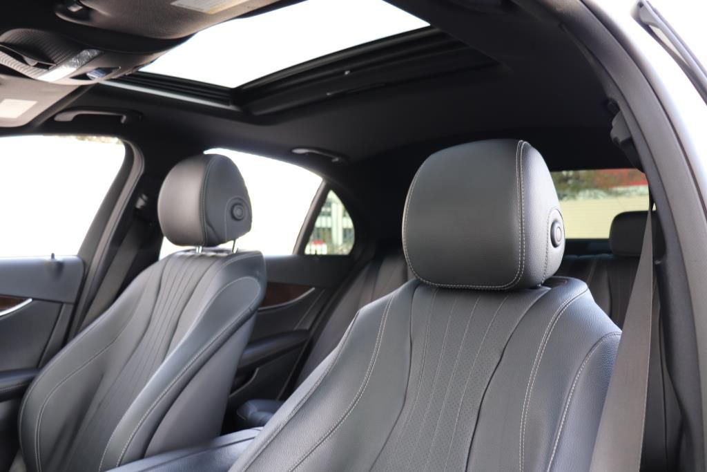 Photo 60 of this MERCEDES-BENZ E-CLASS E350 4M