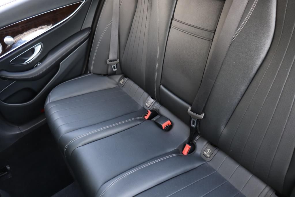 Photo 63 of this MERCEDES-BENZ E-CLASS E350 4M