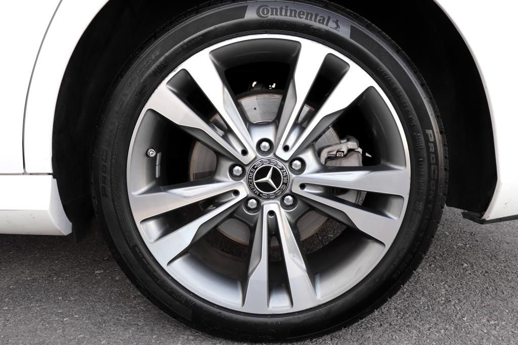 Photo 80 of this MERCEDES-BENZ E-CLASS E350 4M