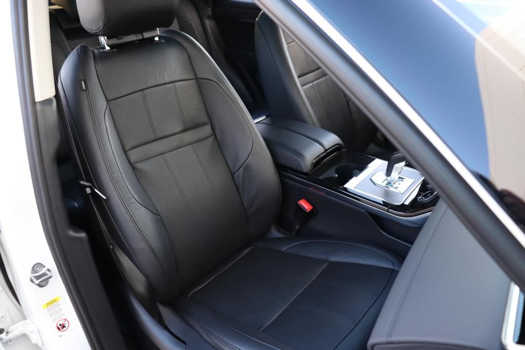Photo 33 of this LAND ROVER RANGE ROVER EVO
