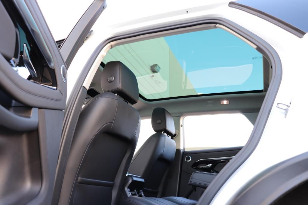 Photo 36 of this LAND ROVER RANGE ROVER EVO