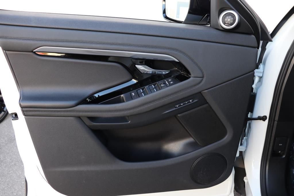 Photo 37 of this LAND ROVER RANGE ROVER EVO