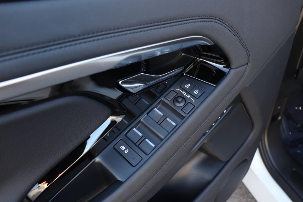 Photo 38 of this LAND ROVER RANGE ROVER EVO