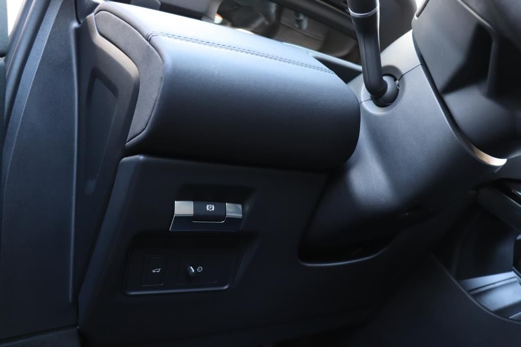 Photo 39 of this LAND ROVER RANGE ROVER EVO