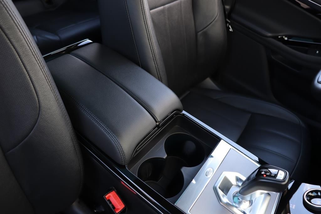 Photo 50 of this LAND ROVER RANGE ROVER EVO