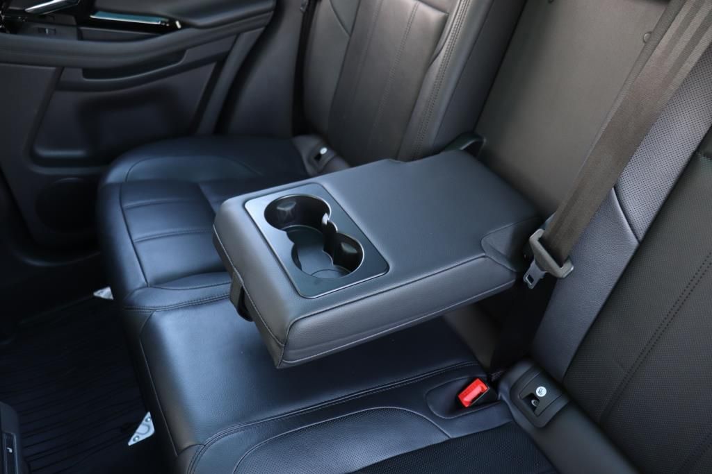 Photo 61 of this LAND ROVER RANGE ROVER EVO