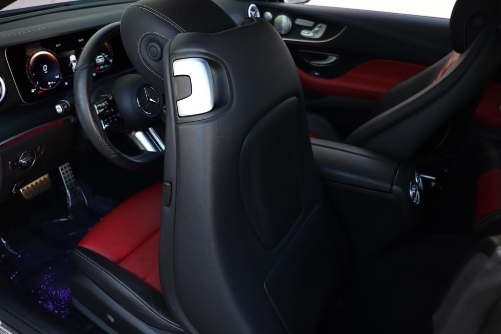 Photo 21 of this MERCEDES-BENZ E-CLASS E450