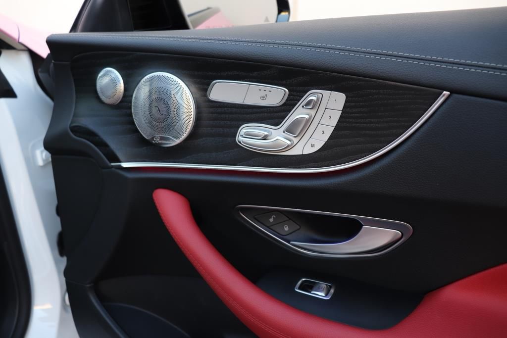 Photo 37 of this MERCEDES-BENZ E-CLASS E450