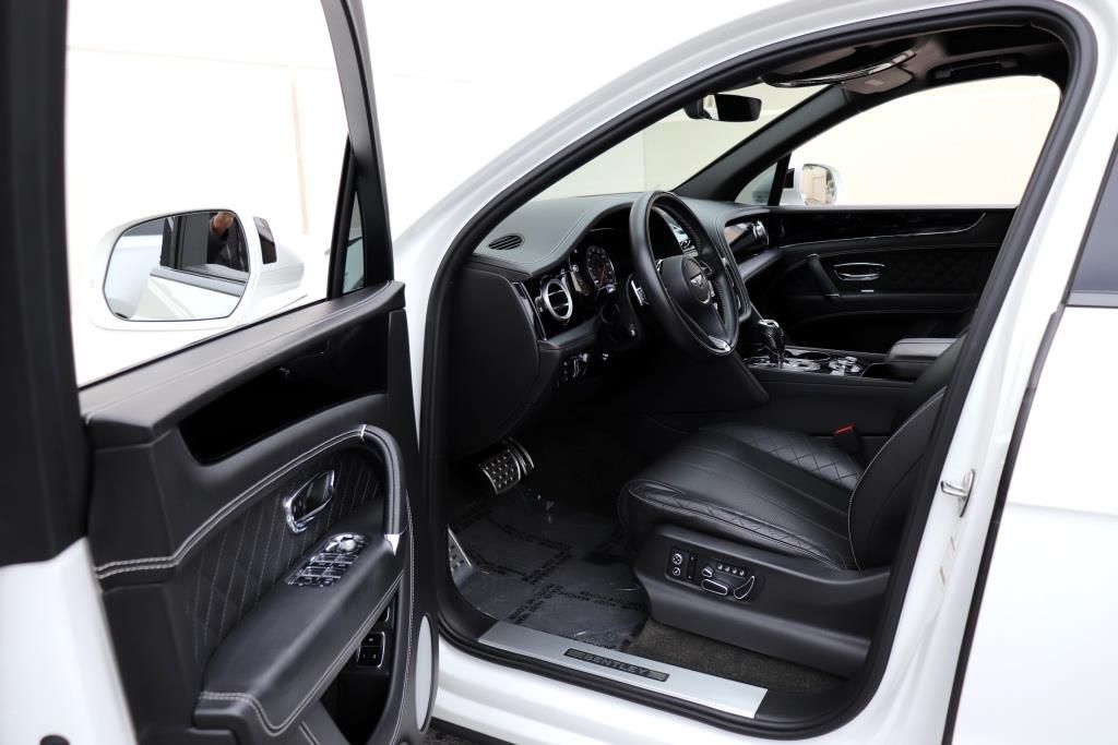 Photo 2 of this BENTLEY  W12 BENTAYGA