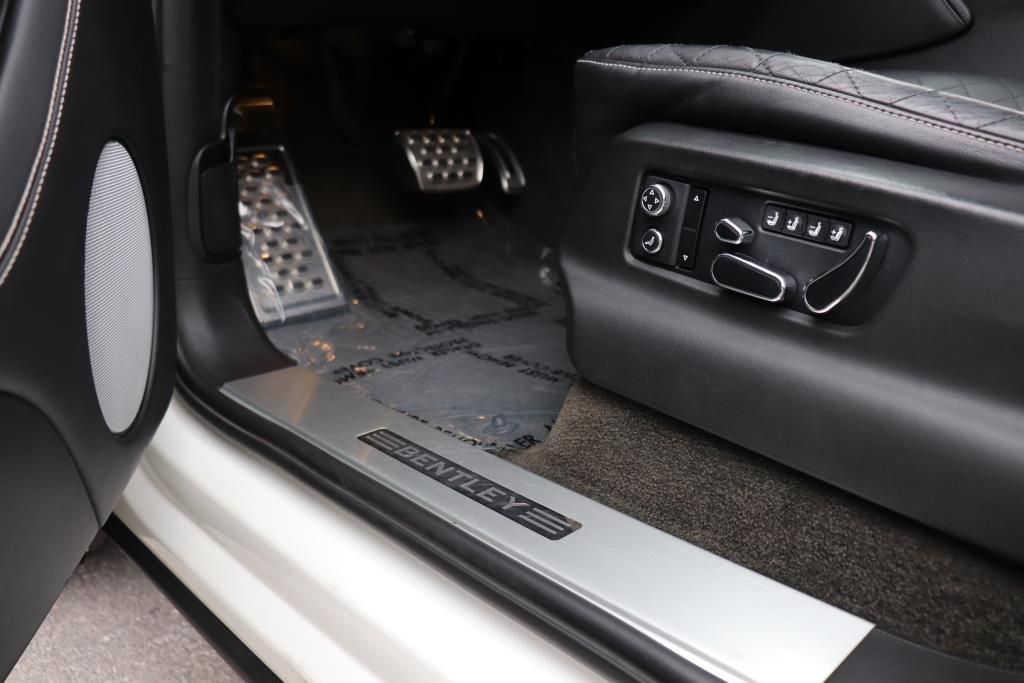 Photo 18 of this BENTLEY  W12 BENTAYGA