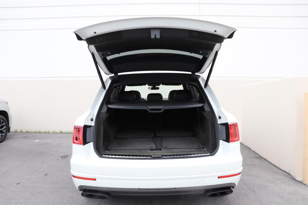Photo 25 of this BENTLEY  W12 BENTAYGA