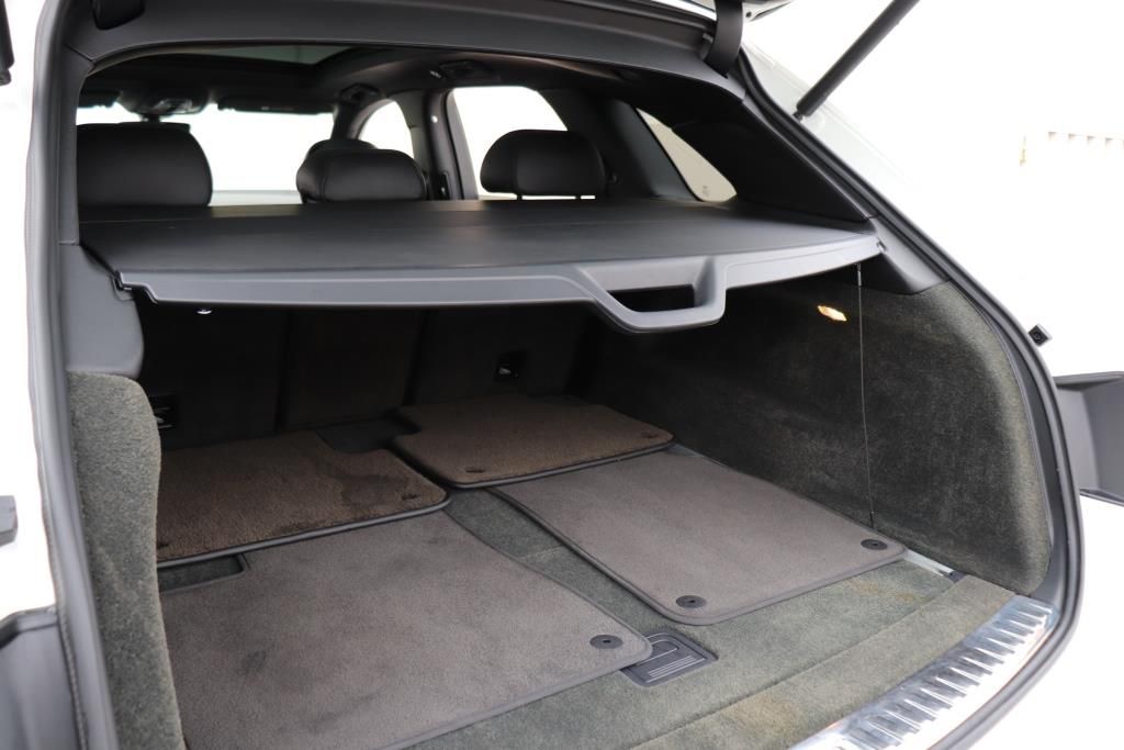Photo 26 of this BENTLEY  W12 BENTAYGA