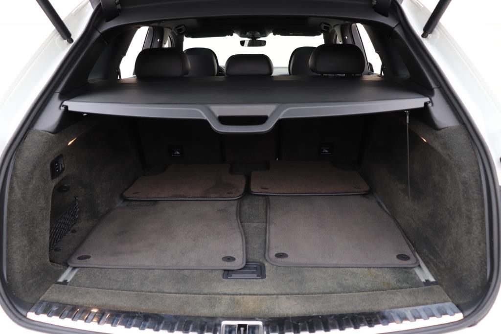 Photo 27 of this BENTLEY  W12 BENTAYGA