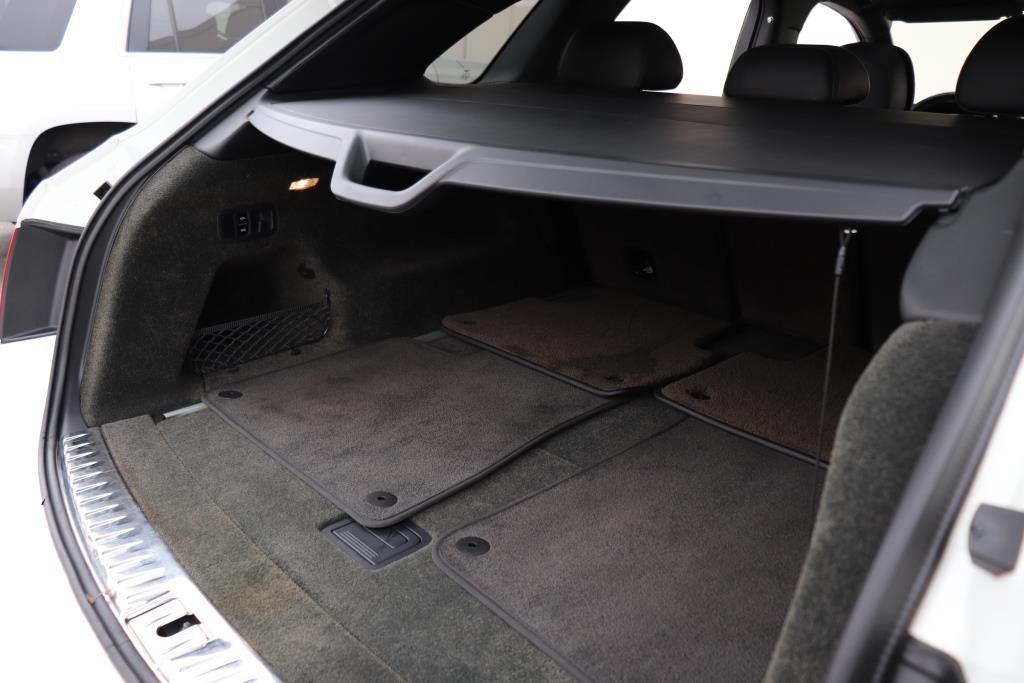 Photo 28 of this BENTLEY  W12 BENTAYGA