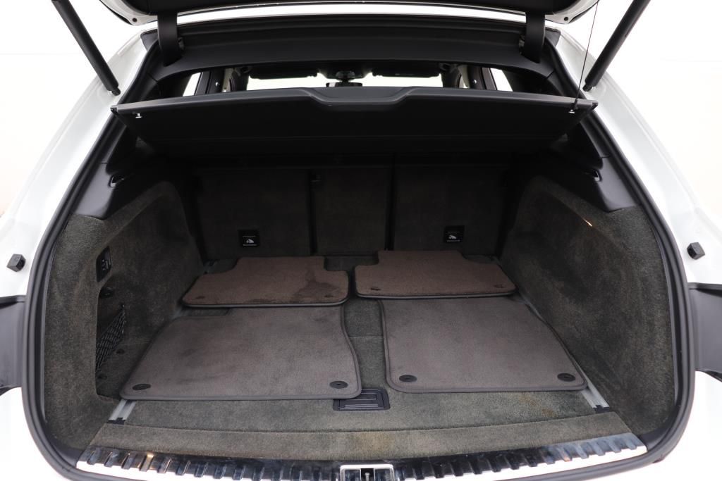Photo 29 of this BENTLEY  W12 BENTAYGA