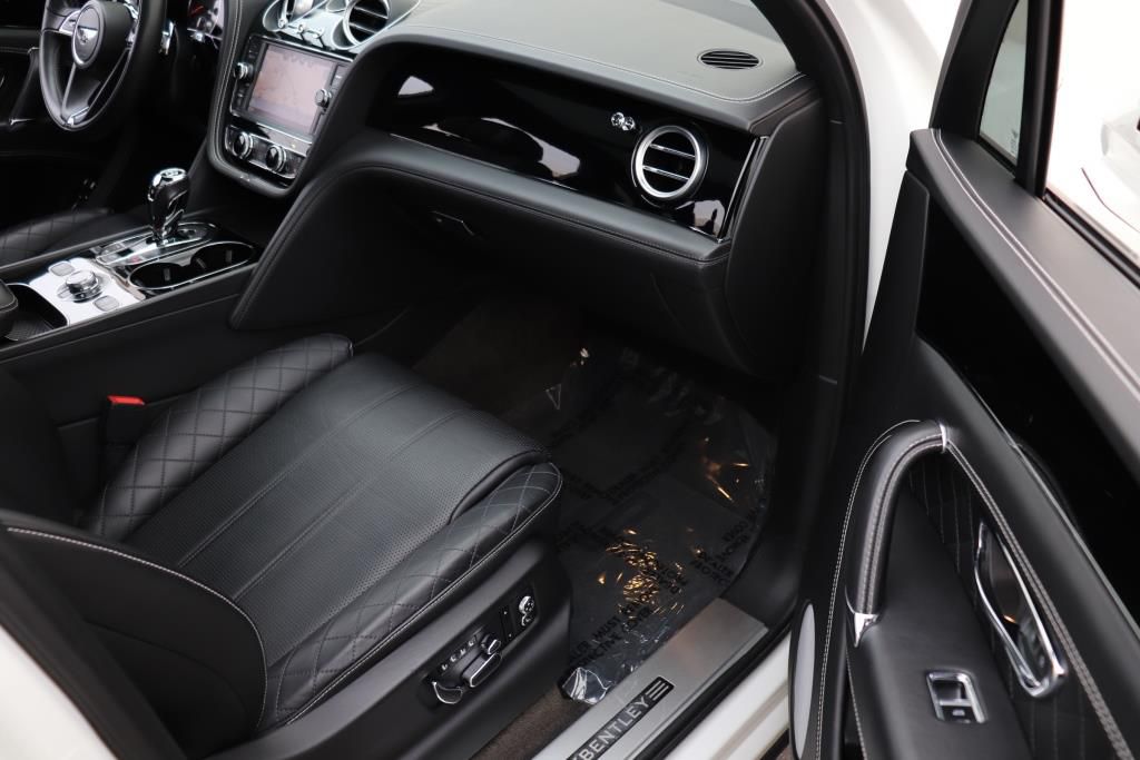Photo 34 of this BENTLEY  W12 BENTAYGA