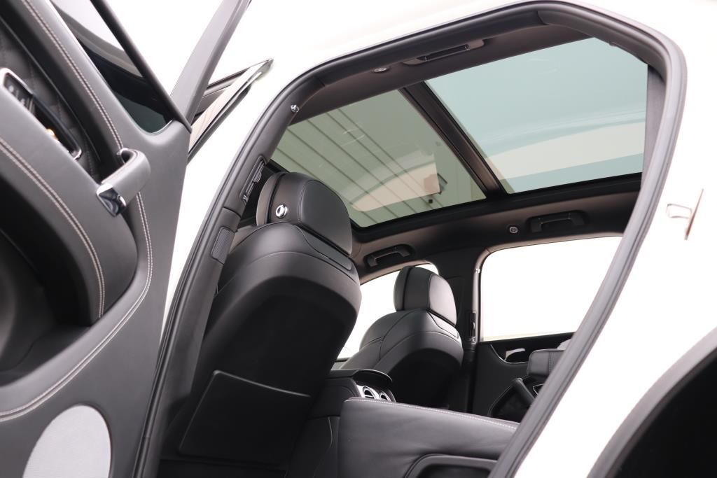 Photo 40 of this BENTLEY  W12 BENTAYGA