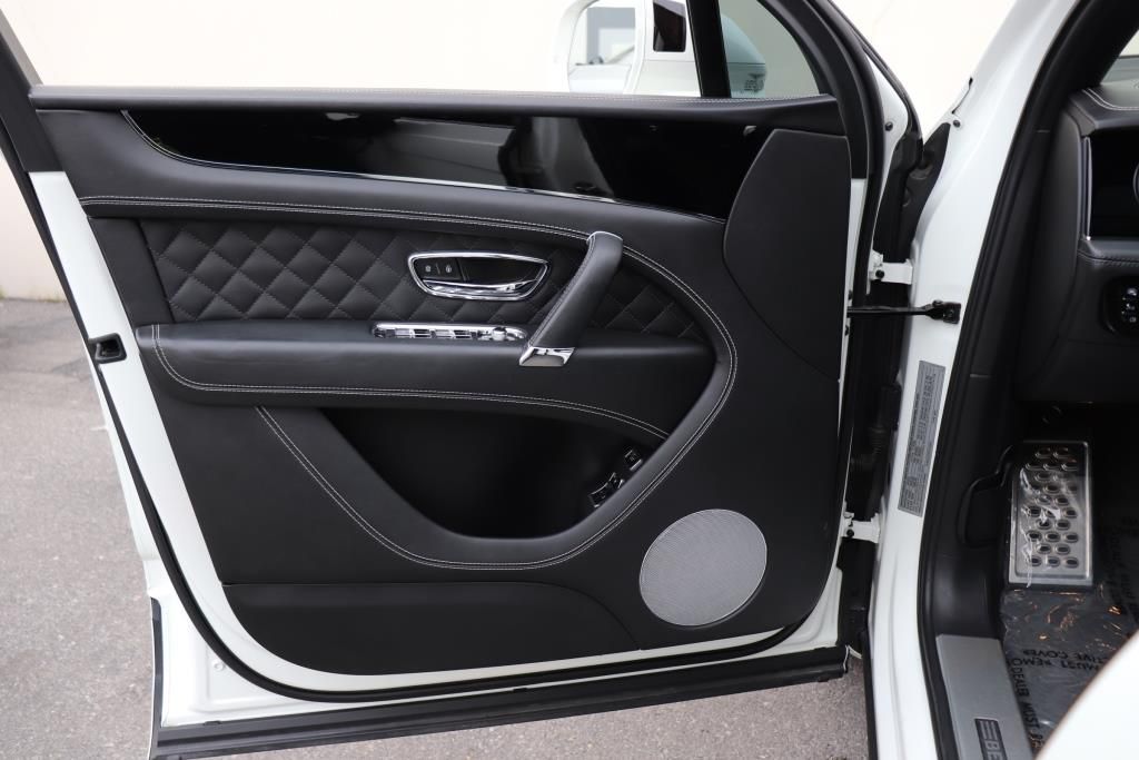 Photo 41 of this BENTLEY  W12 BENTAYGA