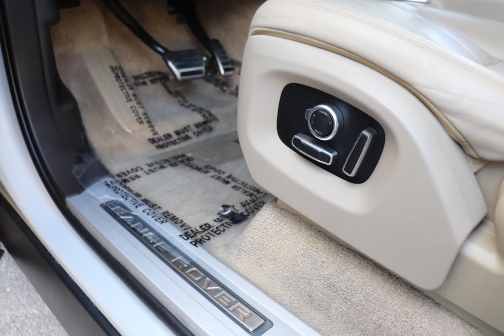 Photo 17 of this LAND ROVER RANGE ROVER LWB