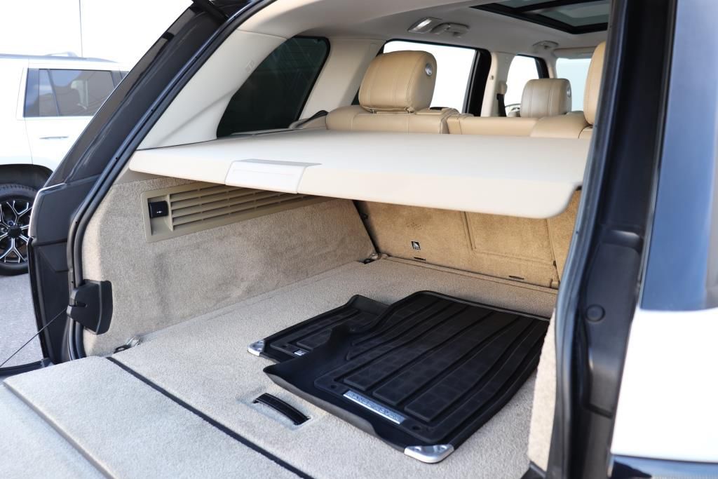 Photo 26 of this LAND ROVER RANGE ROVER LWB