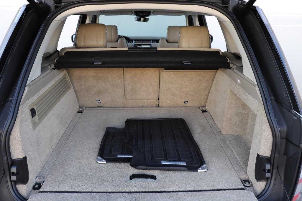 Photo 27 of this LAND ROVER RANGE ROVER LWB