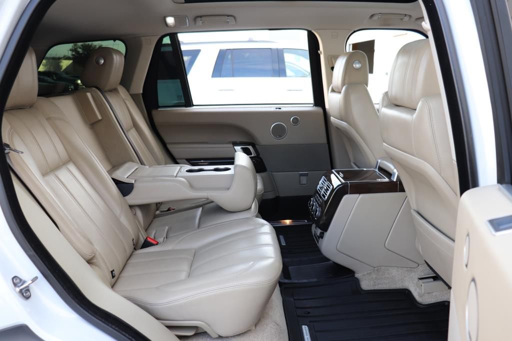 Photo 30 of this LAND ROVER RANGE ROVER LWB